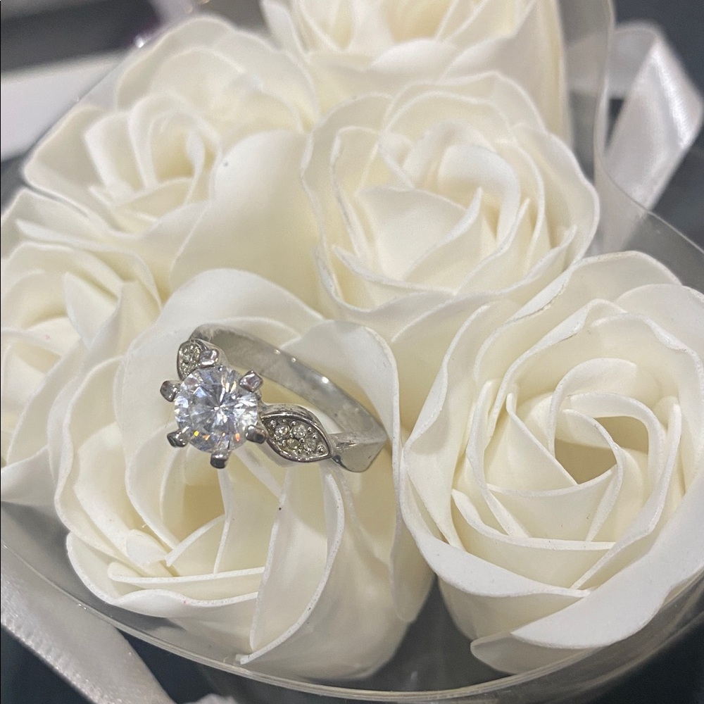 Size 8 Costume Engagement Ring - Picture 2 of 4